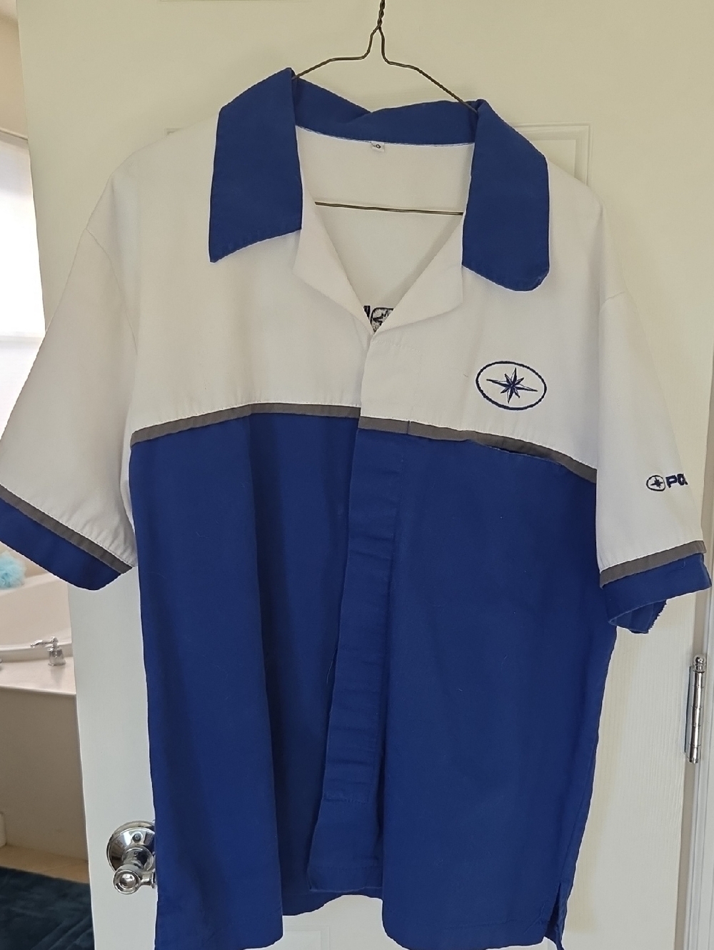 POLARIS Blue and White Short-Sleeve Button Shirt
